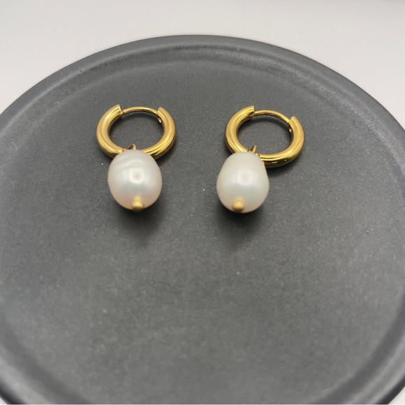 Gold Hoop Earrings with Freshwater Pearl Dangles – Chic Modern Style - Picture 3 of 6